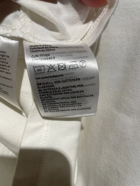 NWT Divided Women’s White Short Sleeve Tee with Shoulder Knot - Picture 6 of 6